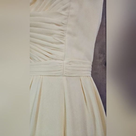 DAVID'S BRIDAL Short Chiffon V-Neck Dress with Ruching In Canary Yellow. Size 4 - Picture 12 of 14